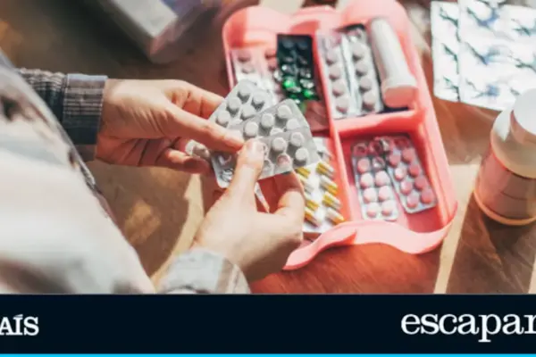 This pill organizer allows you to arrange medications for up to two weeks: lightweight and easy to carry