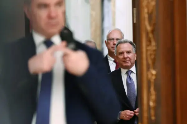 Trump's negotiators arrive in Moscow to try to revive peace talks