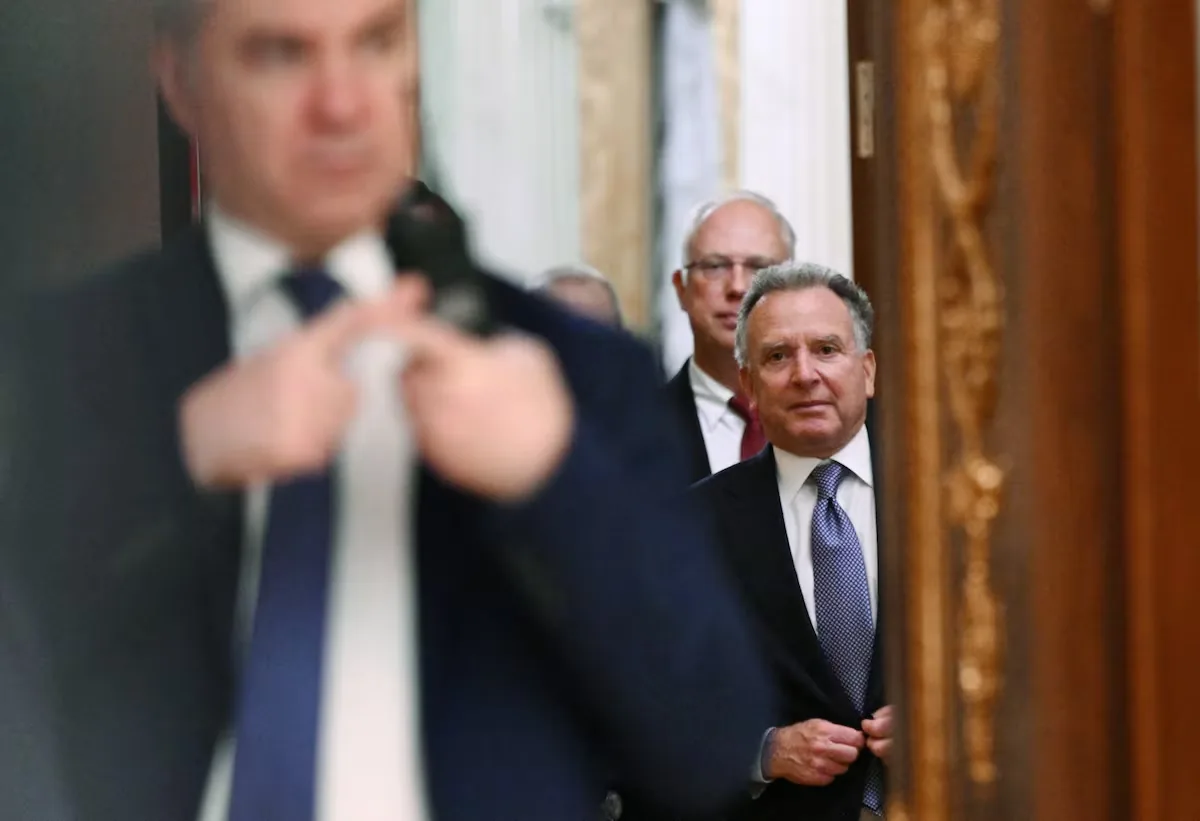 Trump's negotiators arrive in Moscow to try to revive peace talks