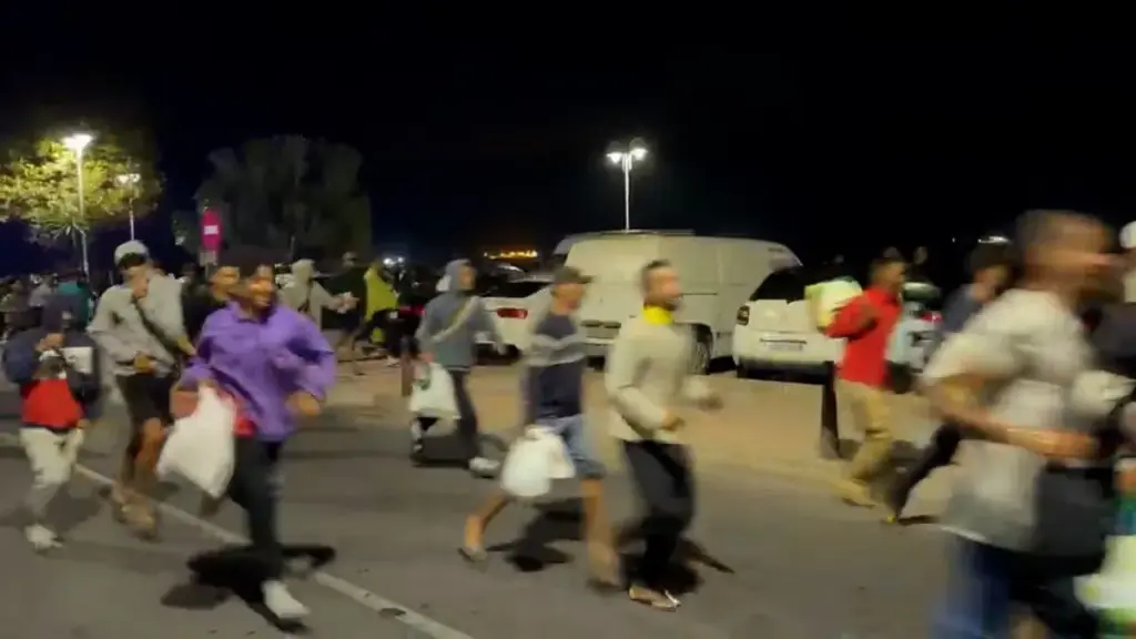 Crisis in Ceuta and political news, live | Tension and nervousness among migrants during the transfer from the beaches to the port of Ceuta