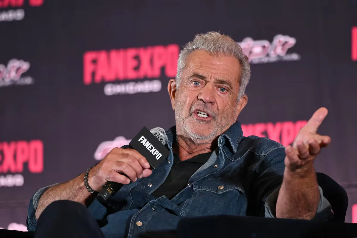 Mel Gibson apologizes for mocking a sign language interpreter: “There was no ill intent”