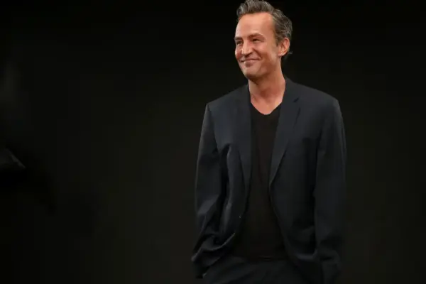 Netflix estrenará una docuserie sobre la vida de Matthew Perry coincidiendo con el aniversario de su muerte
