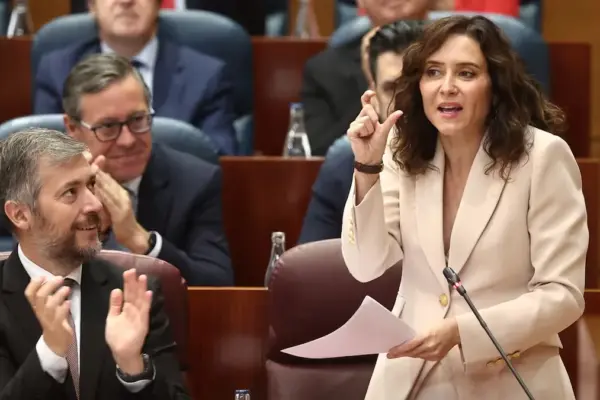 Ayuso tries to bury the penthouse crisis with the announcement of more than 100 measures in the regional state debate