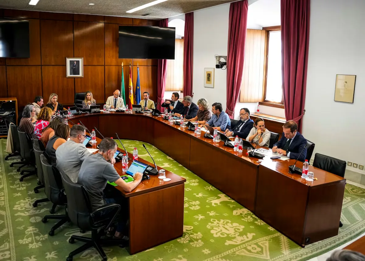 The Andalusian left deals the first parliamentary defeat to PP and Vox